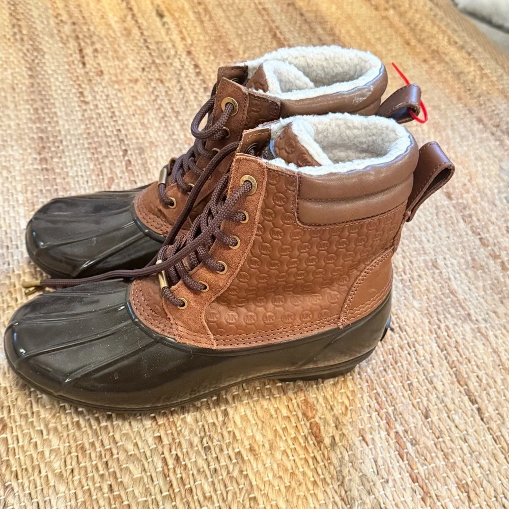 Michael Kors Women's Easton Lace-up Winter Duck Boot US 8 M Brown Sherpa Lining